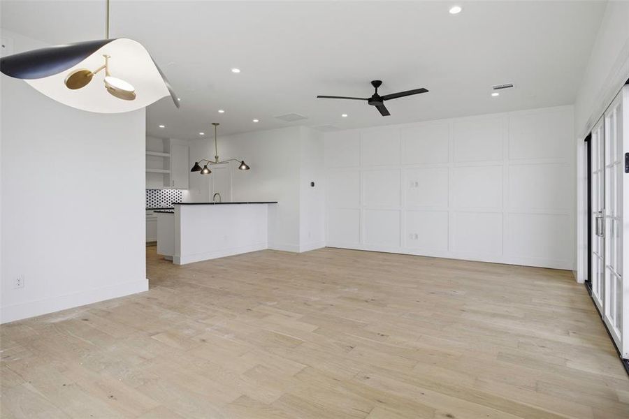 Huge entertainment space with walk in bar