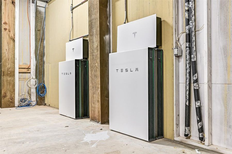 A Tesla Solar Roof paired with dual Powerwalls delivers energy independence and modern efficiency. Designed for elevated off grid living, this advanced system combines sustainability with peace of mind.