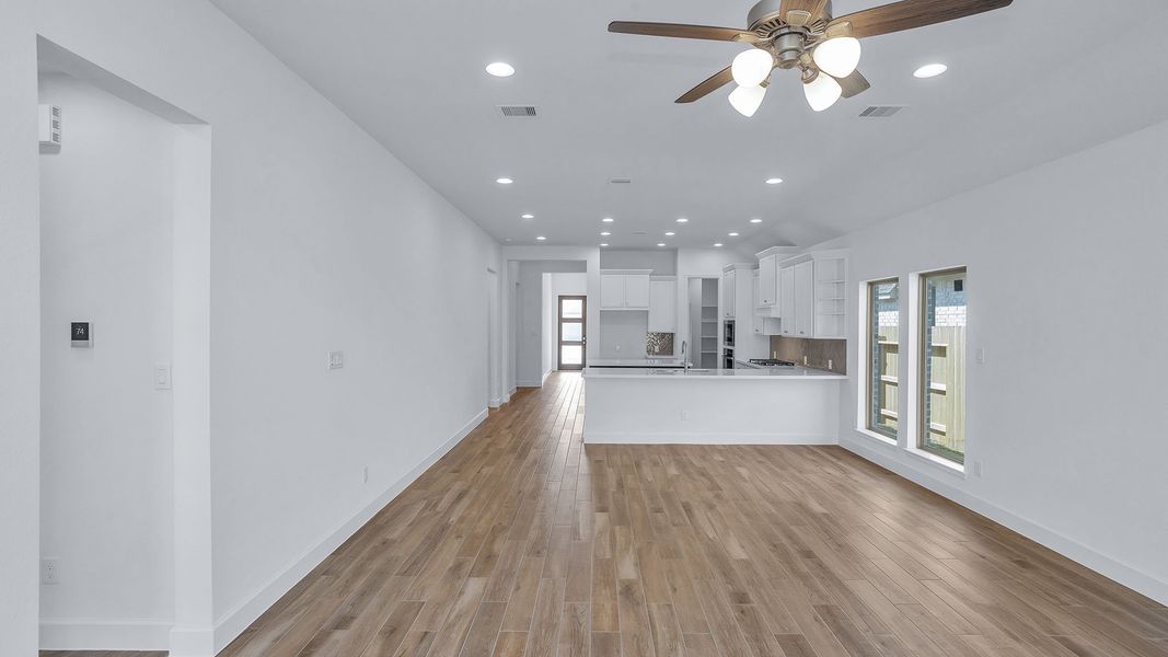 Spacious, unfurnished interior of a new home in Grand Central Park, Conroe (Image 11).