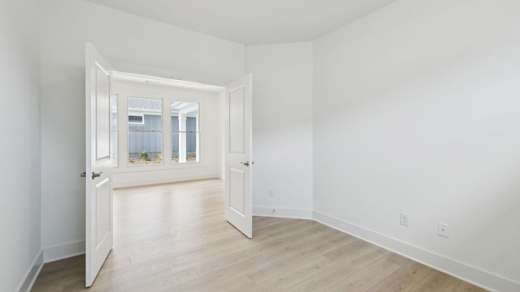 Spacious, unfurnished interior of a new home in The Courtyards at Stewarts Creek, Smyrna (Image 30).
