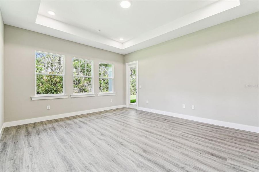 Spacious, unfurnished interior of a new home in Southern Hills Plantation, Brooksville (Image 38).