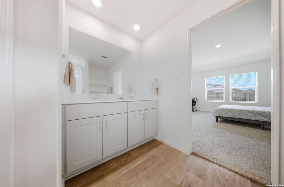 Furnished interior view inside a new home in Heather Glen, New Braunfels (Image 15). Furnished interior view inside a new home in Heather Glen, New Braunfels (Image 15).