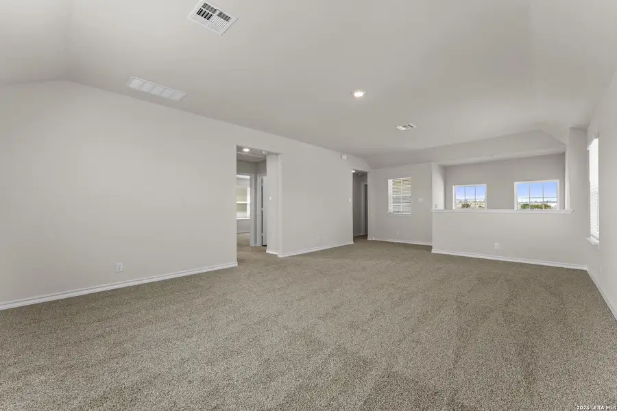 Spacious, unfurnished interior of a new home in Steele Creek, Cibolo (Image 19).