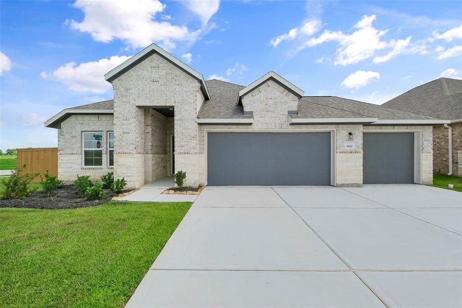 Front exterior of a new home in Sierra Vista, Rosharon, TX, highlighting curb appeal (Image 1). Front exterior of a new home in Sierra Vista, Rosharon, TX, highlighting curb appeal (Image 1).
