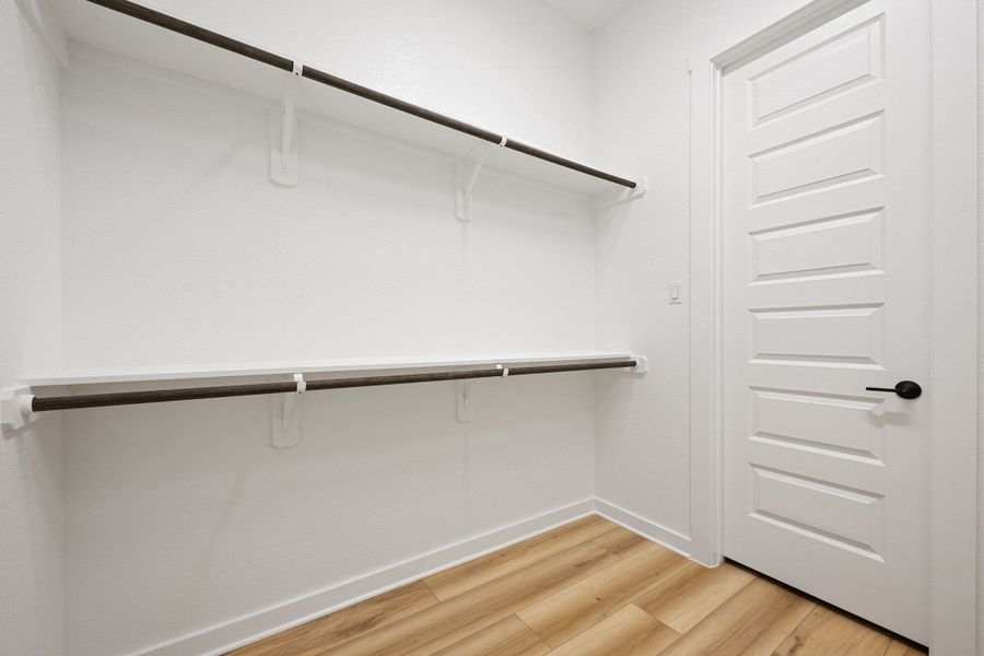 Spacious, unfurnished interior of a new home in Wolf Ranch, Georgetown (Image 36).