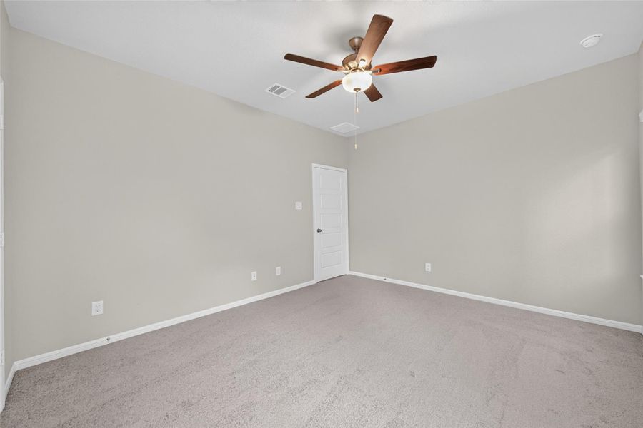Spacious, unfurnished interior of a new home in Woodland Lakes, Huffman (Image 19).