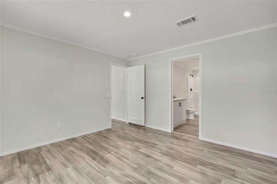 Spacious, unfurnished interior of a new home in , Hernando (Image 33).
