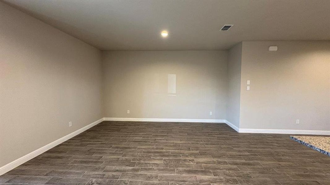 Spacious, unfurnished interior of a new home in Sandstone Estates, Granbury (Image 28).