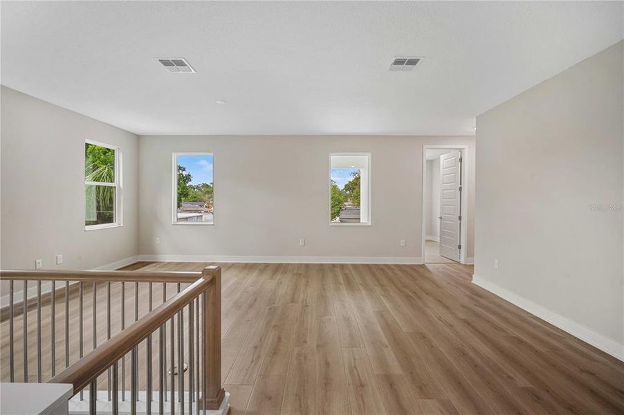 Spacious, unfurnished interior of a new home in , Tampa (Image 25).