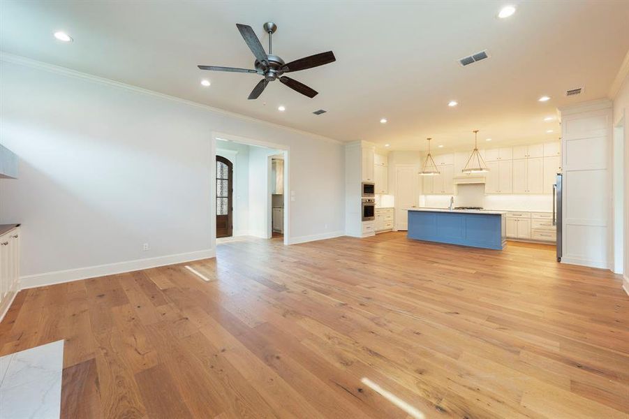 Open and Bright Living/Kitchen Combo