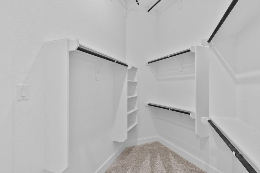 Spacious, unfurnished interior of a new home in Blue Heron, Mont Belvieu (Image 20).