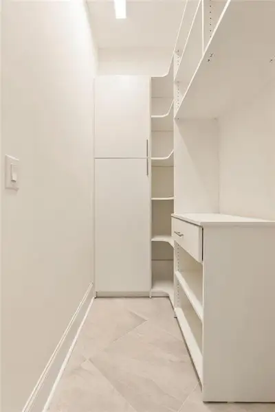 Spacious, unfurnished interior of a new home in , Sandy Springs (Image 61).