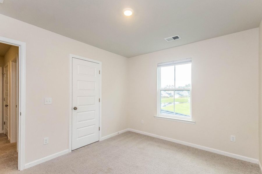 Spacious, unfurnished interior of a new home in Heron's Walk at Summers Corner, Summerville (Image 9).