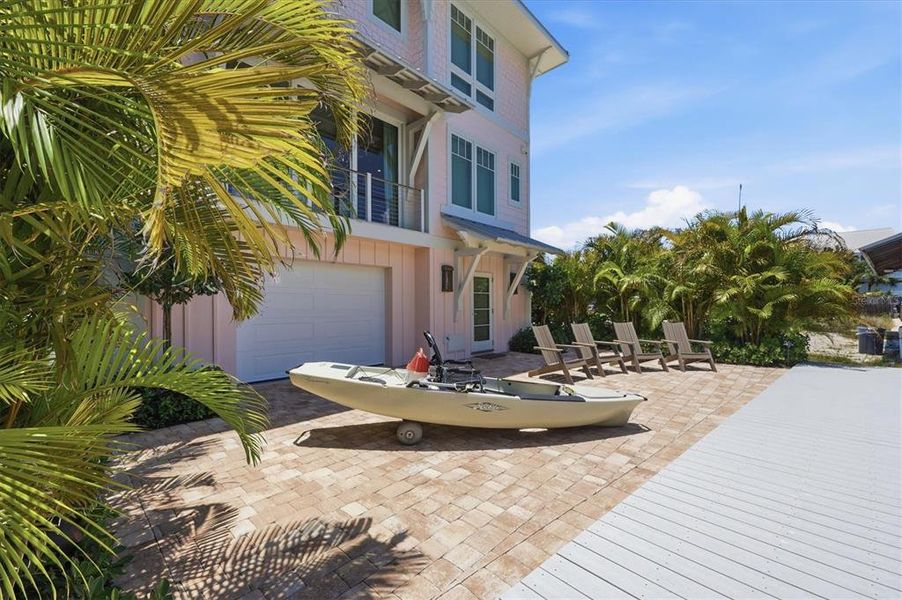Exterior details and patio area of a home in , Boca Grande (Image 20).