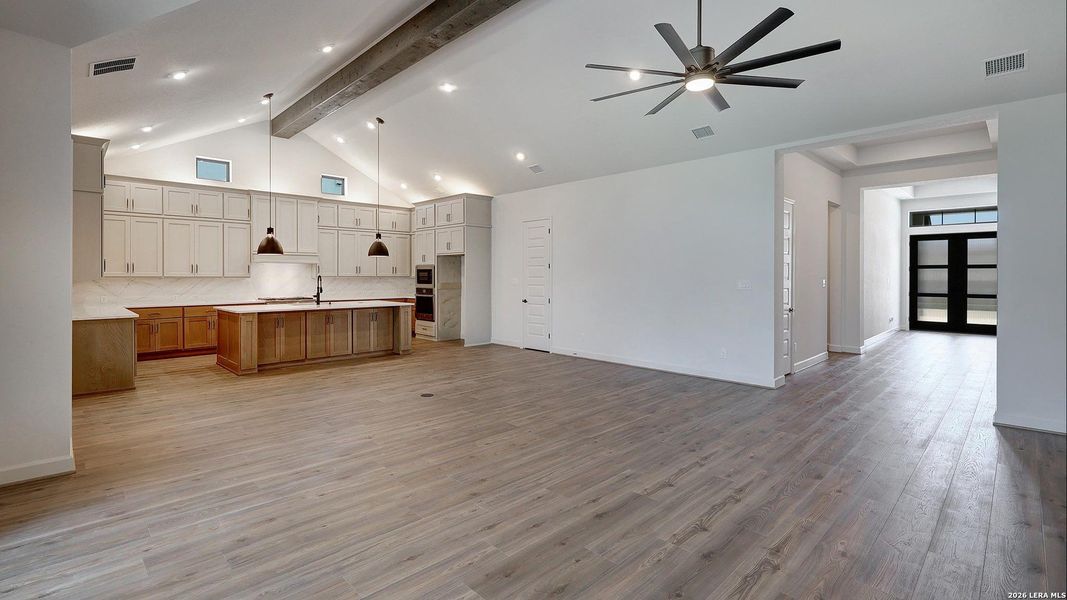 Spacious, unfurnished interior of a new home in Esperanza, Boerne (Image 22).