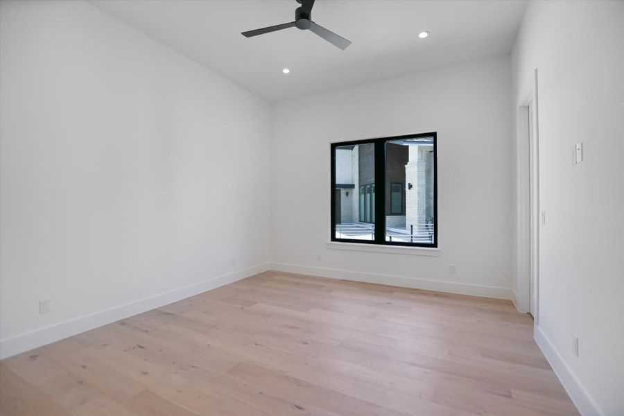 Spacious, unfurnished interior of a new home in , Horseshoe Bay (Image 24).