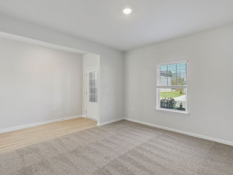 Spacious, unfurnished interior of a new home in Northwoods at Mirror Lake, Villa Rica (Image 13).