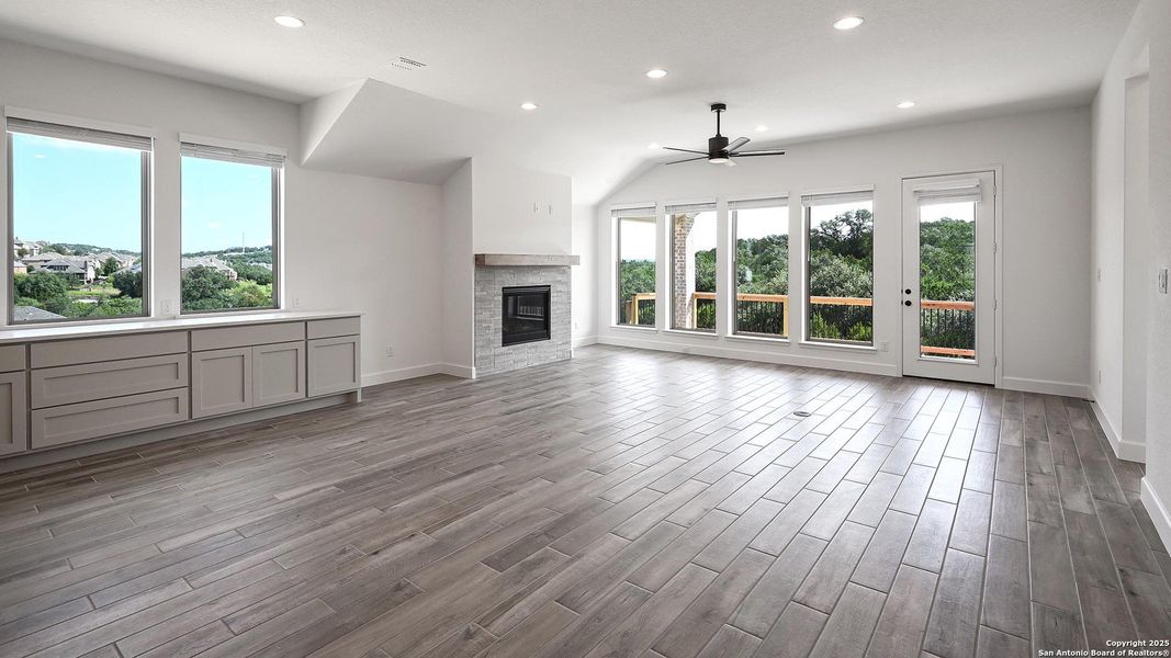 Spacious, unfurnished interior of a new home in Johnson Ranch 55', Bulverde (Image 16). Spacious, unfurnished interior of a new home in Johnson Ranch 55', Bulverde (Image 16).