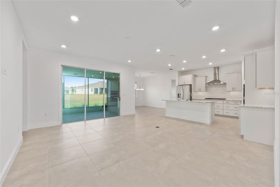 Spacious, unfurnished interior of a new home in , Ocala (Image 14).