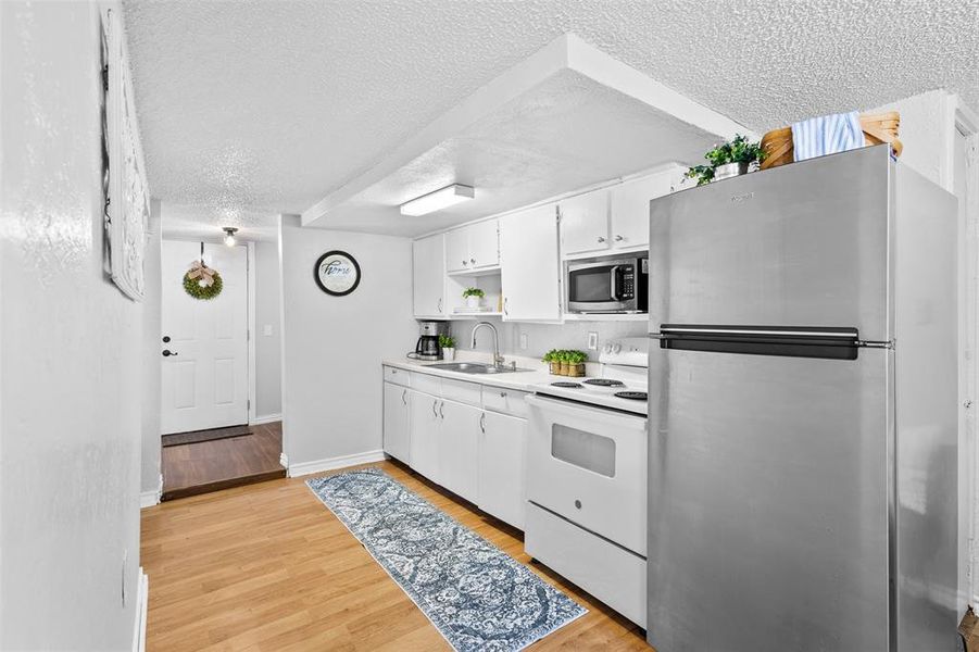 Furnished interior view inside a new home in , Weatherford (Image 10).