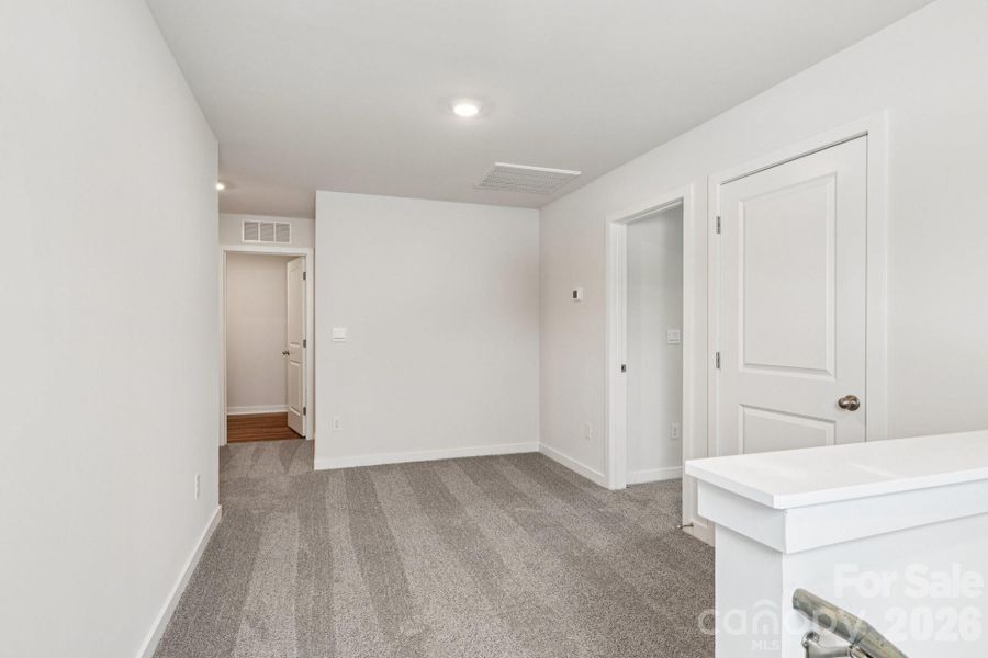 Spacious, unfurnished interior of a new home in Zion Springs, Hickory (Image 15).