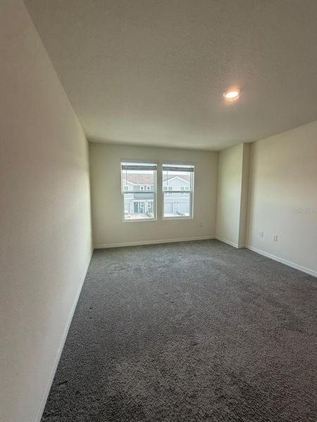 Spacious, unfurnished interior of a new home in , Ocala (Image 33).