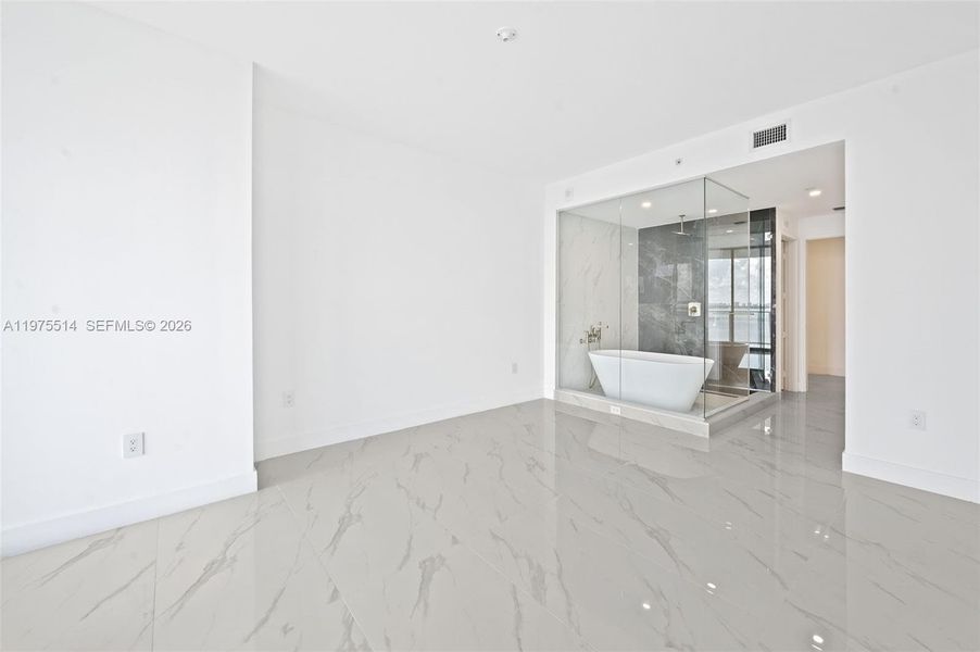 Spacious, unfurnished interior of a new home in , Miami (Image 31).