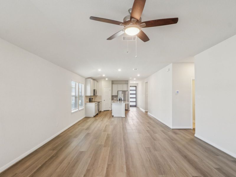 Spacious, unfurnished interior of a new home in Sagebrooke - Premier Series, San Antonio (Image 15).