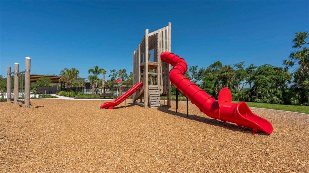Community amenities in Oakfield Lakes, Parrish (Image 12).
