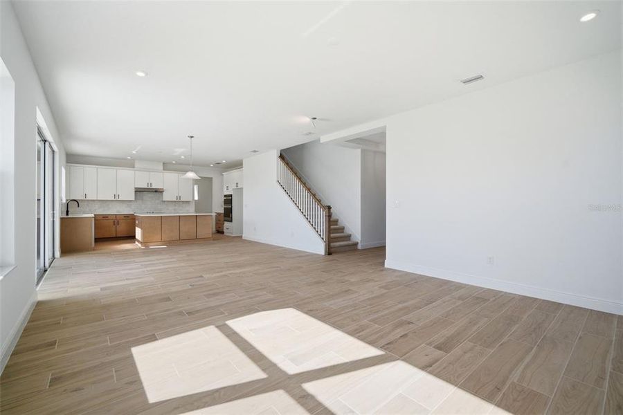 Spacious, unfurnished interior of a new home in Fieldstone, Plant City (Image 44).
