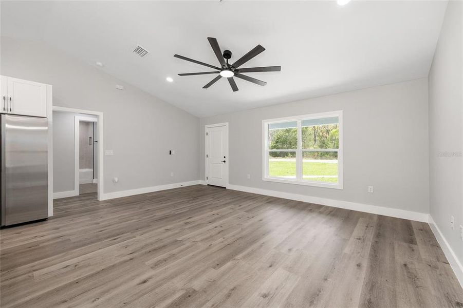 Spacious, unfurnished interior of a new home in , Ocklawaha (Image 34).