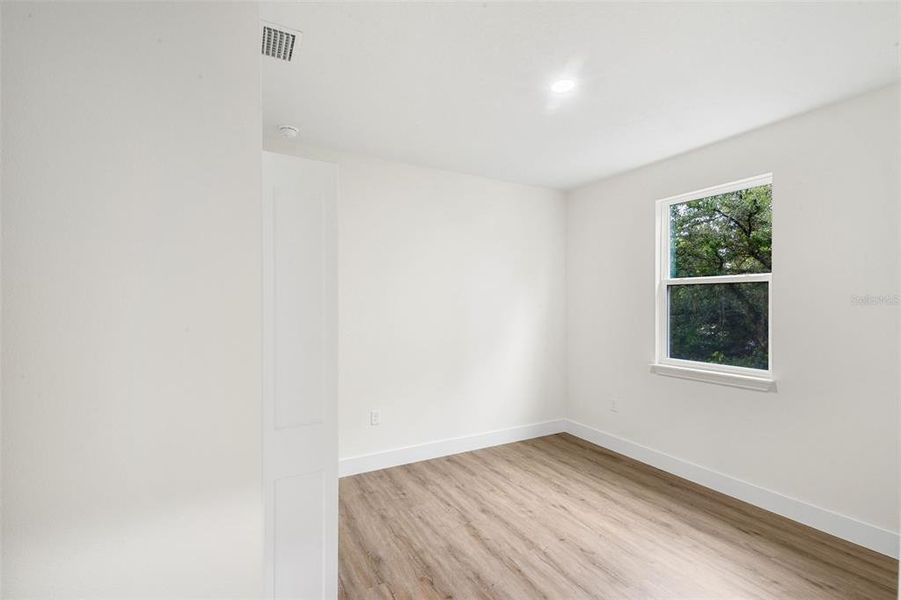 Spacious, unfurnished interior of a new home in , Orlando (Image 35).