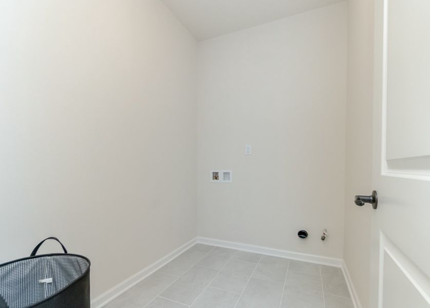 Spacious, unfurnished interior of a new home in Mystic Ridge, Whitmore Lake (Image 62).