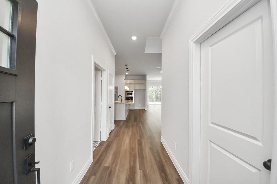 Spacious, unfurnished interior of a new home in Lexington Heights, Willis (Image 23).