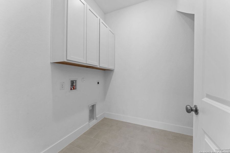 Spacious, unfurnished interior of a new home in , New Braunfels (Image 12). Spacious, unfurnished interior of a new home in , New Braunfels (Image 12).