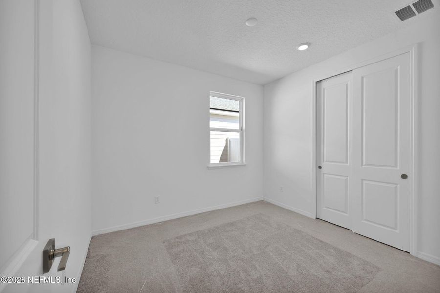 Spacious, unfurnished interior of a new home in Murray Farms, Middleburg (Image 15).