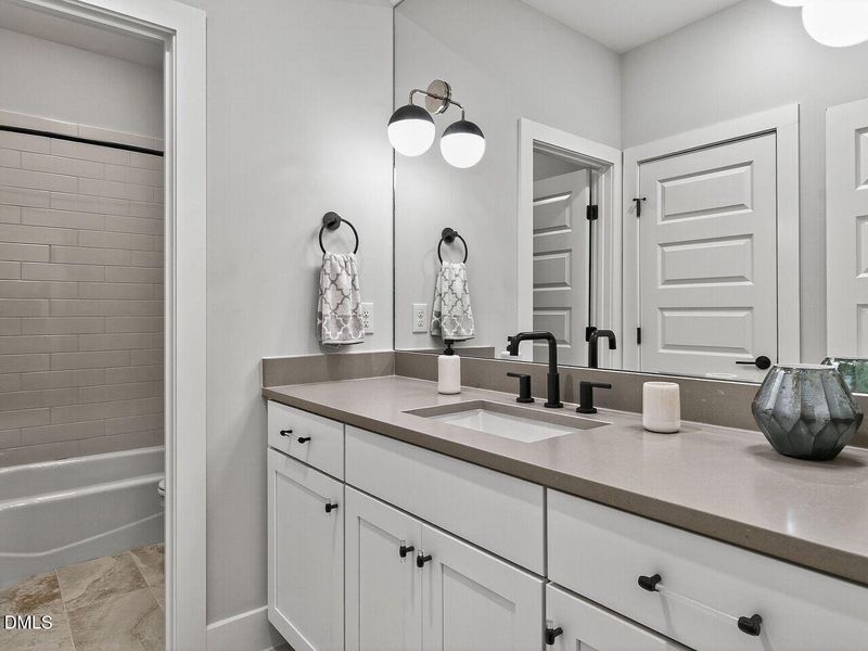 032-1280x960-bathroom