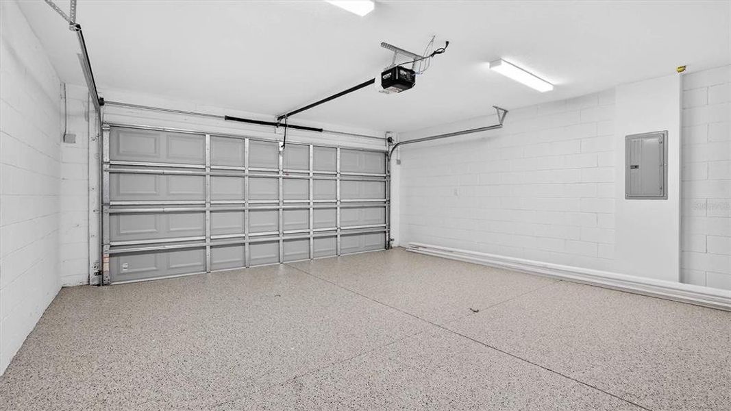 Spacious, unfurnished interior of a new home in , Citrus Springs (Image 20).