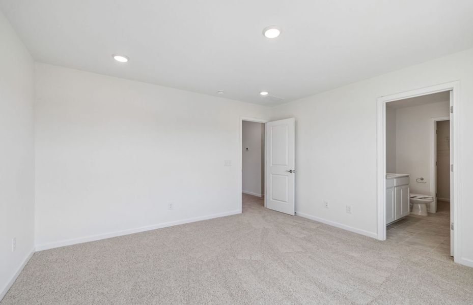 Spacious, unfurnished interior of a new home in Highlands of Carter's Station, Columbia (Image 27).