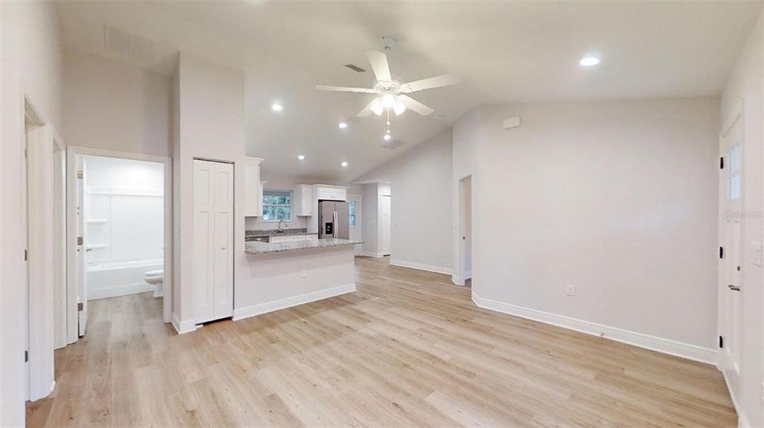 Spacious, unfurnished interior of a new home in , Dunnellon (Image 12).