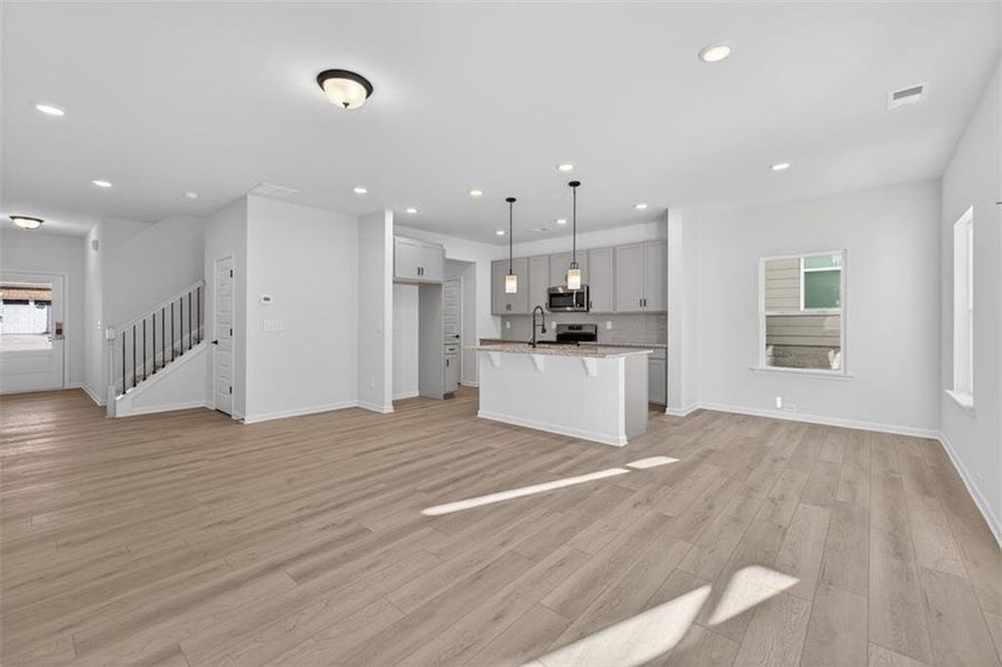 Spacious, unfurnished interior of a new home in Sanders Park, Austell (Image 31).