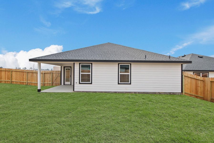 Exterior details and patio area of a home in Chapel Lakes, Montgomery (Image 3).