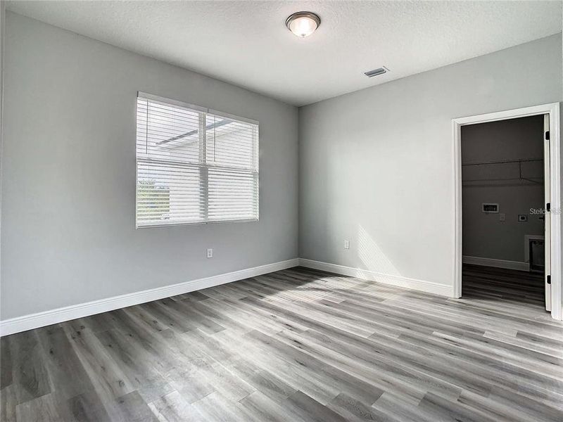 Spacious, unfurnished interior of a new home in , Port Charlotte (Image 7).