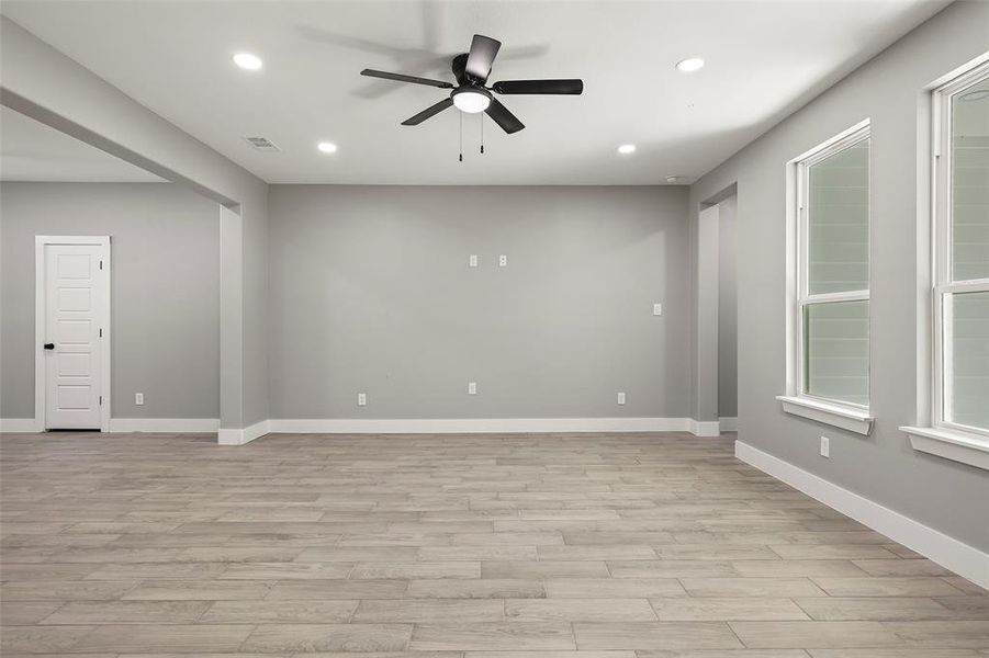 Spacious, unfurnished interior of a new home in , Mabank (Image 15).