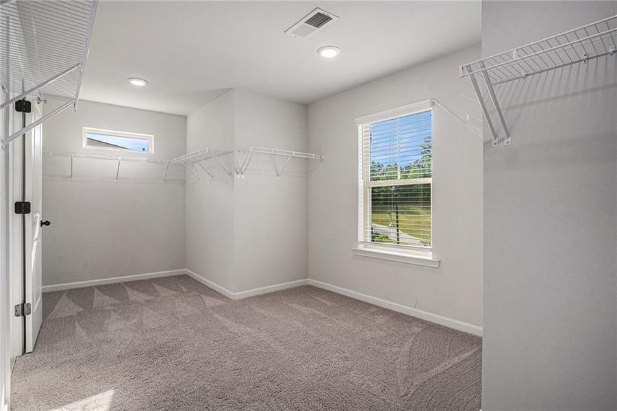 Spacious, unfurnished interior of a new home in , Hampton (Image 31).