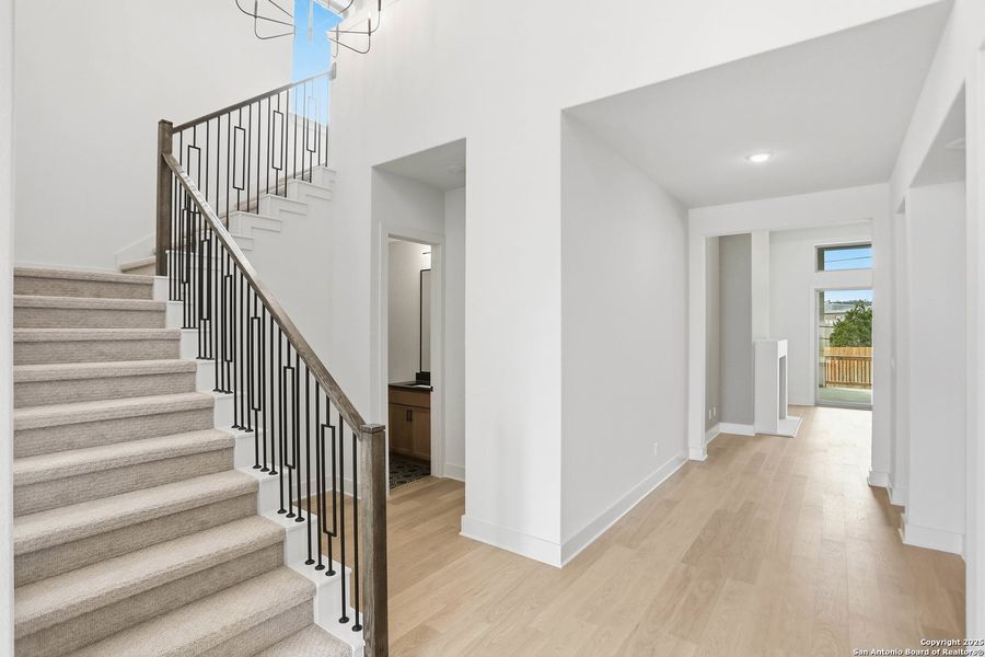 Spacious, unfurnished interior of a new home in Kinder Ranch 70's, San Antonio (Image 44).