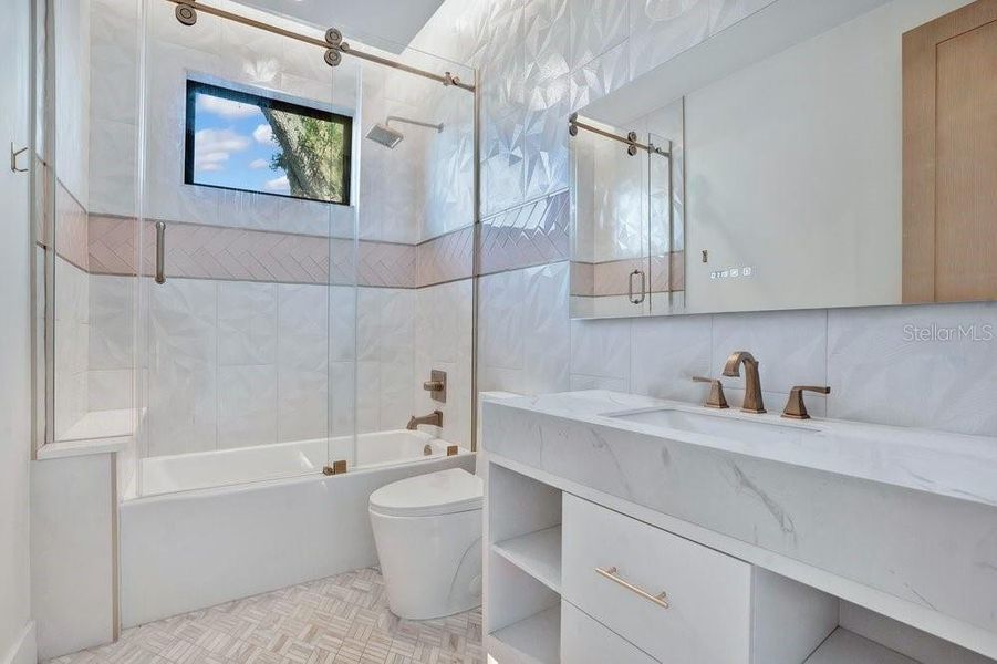 Furnished interior view inside a new home in , Windermere (Image 62).