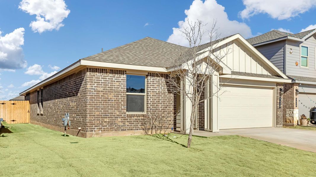 Exterior details and patio area of a home in Terra Vista, Lubbock (Image 3).