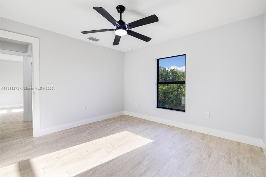 Spacious, unfurnished interior of a new home in , Lehigh Acres (Image 11).