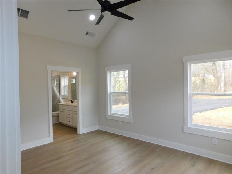 Spacious, unfurnished interior of a new home in , Dahlonega (Image 27).